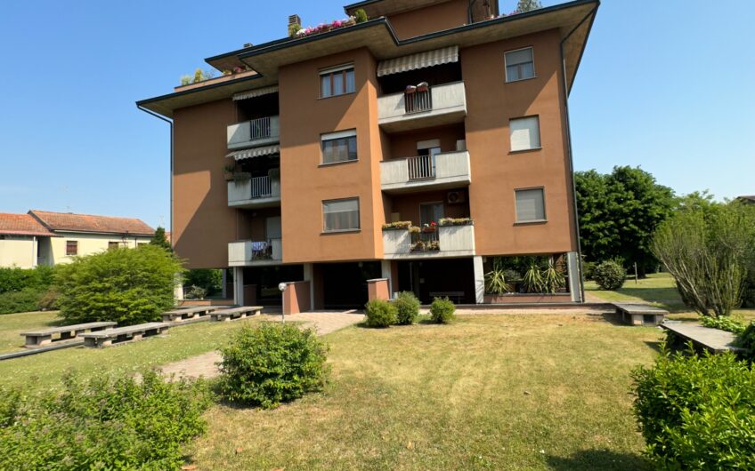 PAVIA VIA SABBIONE SIGNORILE 3 LOCALI + SERVIZI E BOX DOPPIO EURO 160.000