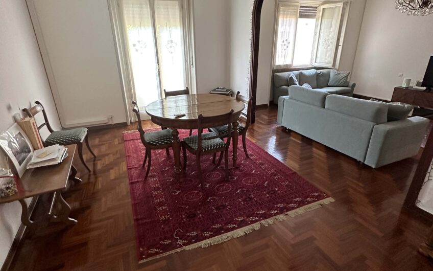 PAVIA VIALE LUDOVICO IL MORO AFFITTASI SIGNORILE 4 LOCALI + SERVIZI RISTRUTTURATO E ARREDATO EURO 950 MESE