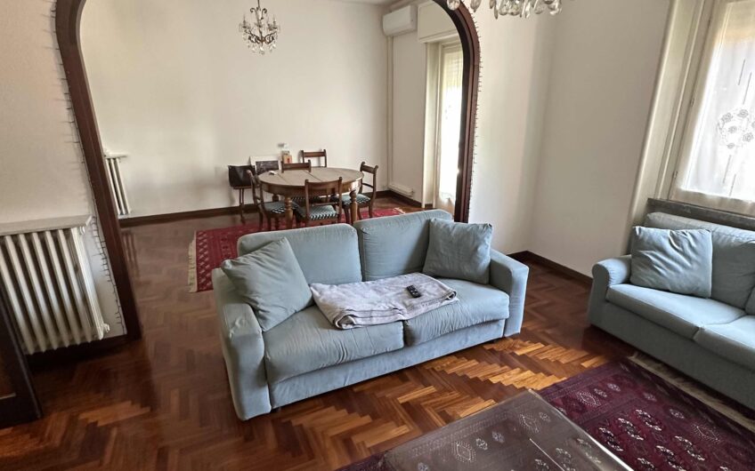 PAVIA VIALE LUDOVICO IL MORO AFFITTASI SIGNORILE 4 LOCALI + SERVIZI RISTRUTTURATO E ARREDATO EURO 950 MESE