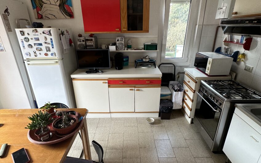 PAVIA VIALE CAMPARI AD. VIA BERZOLARI APPARTAMENTO AL PIANO PRIMO CON AMPIO INGRESSO, SOGGIORNO CON ANGOLO COTTURA, 2 AMPIE CAMERE, SERVIZIO, 2 BALCONI, CANTINA, RISC. CENTRALIZZATO CON TERMOVALVOLE, DOPPI VETRI, PORTA BLINDATA, LIBERO A 6 MESI DAL PRELIMINARE, EURO 130.000