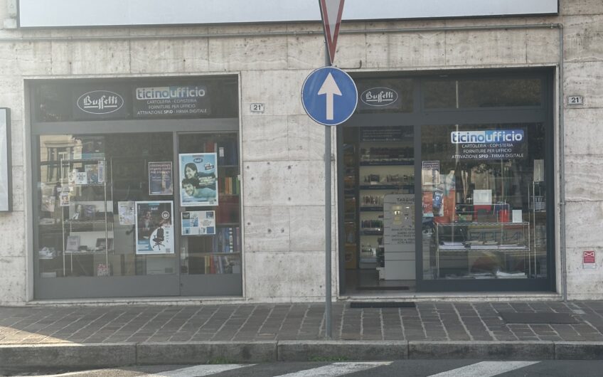 Pavia Policlinico via Lombroso di fronte all’ingresso Policlinico vendesi muri negozio liberi dal 01/01/24 di circa 90 mq con 3 vetrine, in ottimo stato. Bagno, euro 150.000.