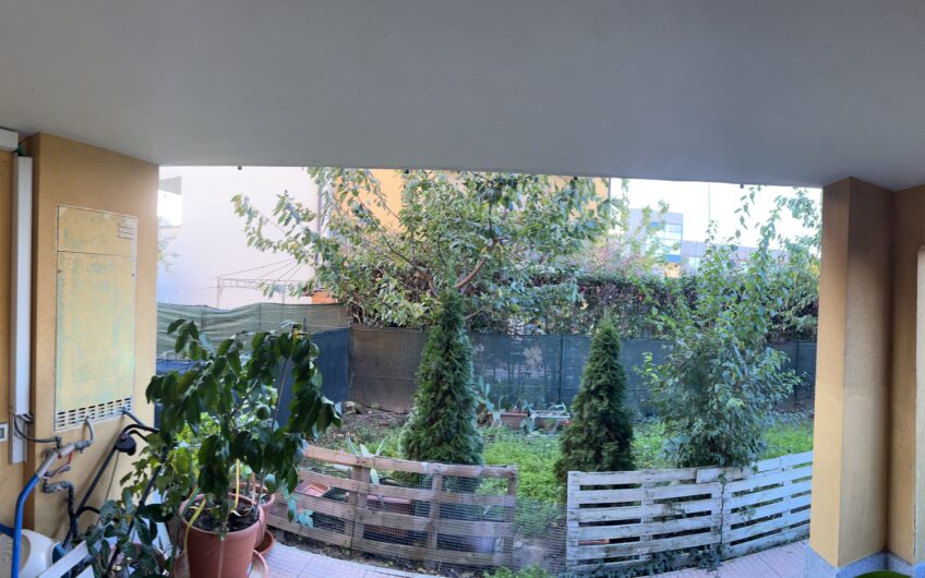 SAN MARTINO SICCOMARIO VIA ALDO MORO IN MODERNO COMPLESSO RESIDENZIALE APPARTAMENTO COMPLETAMENTE ARREDATO DI CIRCA 70 MQ COMPOSTO DA BILOCALE, BAGNO, AMPIA TAVERNA CON ACCESSO AD AMPIO GIARDINO PRIVATO, BALCONE E TERRAZZO ENORME. PORTA BLINDATA, VIDEOCITOFONO, RISC. AUTONOMO , SPESE BASSE. EURO 90.000 POSSIBILITA’ ACCOLLO MUTUO DI CIRCA EURO 58.OOO A TASSO FISSO DEL 2,12%