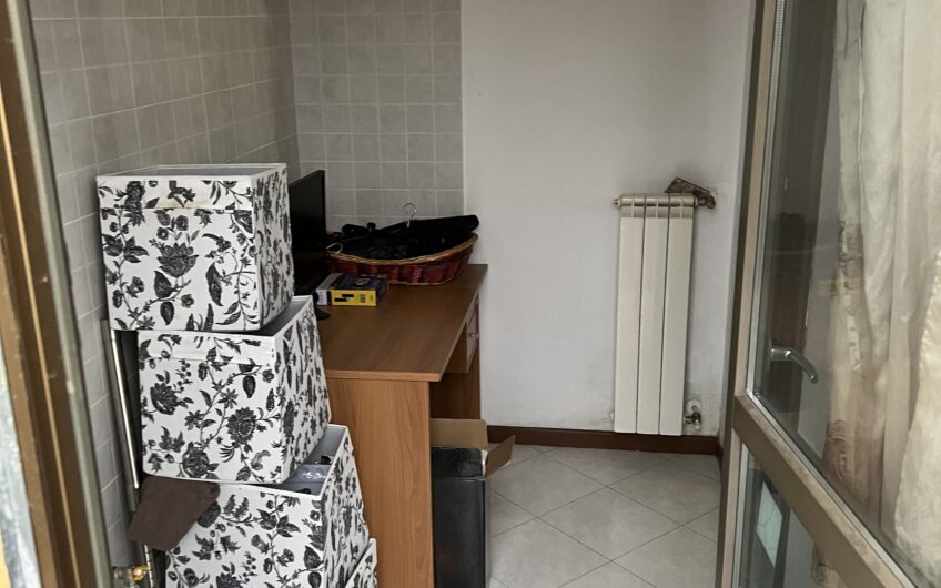 SAN MARTINO SICCOMARIO VIA ALDO MORO IN MODERNO COMPLESSO RESIDENZIALE APPARTAMENTO COMPLETAMENTE ARREDATO DI CIRCA 70 MQ COMPOSTO DA BILOCALE, BAGNO, AMPIA TAVERNA CON ACCESSO AD AMPIO GIARDINO PRIVATO, BALCONE E TERRAZZO ENORME. PORTA BLINDATA, VIDEOCITOFONO, RISC. AUTONOMO , SPESE BASSE. EURO 90.000 POSSIBILITA’ ACCOLLO MUTUO DI CIRCA EURO 58.OOO A TASSO FISSO DEL 2,12%
