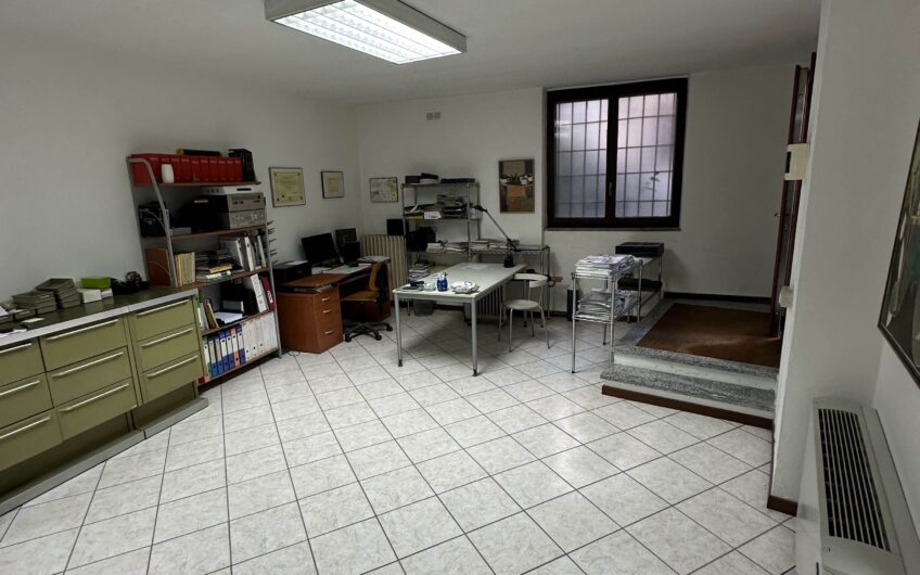 PAVIA VIA BERNARDINO DA FELTRE VIALE LIBERTA’ AD.  LABORATORIO ODONTOTECNICO IN PERFETTO STATO DI CIRCA 100 MQ AL PIANO TERRA CON POSTO AUTO SCOPERTO, AMPIO OPEN SPACE FINESTRATO, SERVIZIO E RIPOSTIGLIO, POSSIBILITA’ CAMBIO D’USO IN ABITAZIONE, RISC. AUTONOMO, NESSUNA SPESA CONDOMINIALE. EURO 150.000
