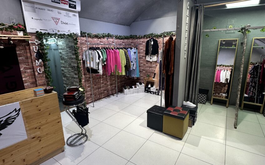 PAVIA CORSO STRADA NUOVA VENDESI MURI DI NEGOZIO 2 VETRINE MQ 84 EURO 290.000 PREZZO RIBASSATO