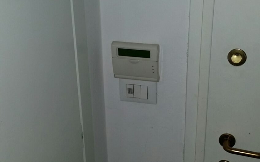 PAVIA CORSO MAZZINI AFFITTASI NEGOZIO 60 MQ CON MAGAZZINO E SOPPALCO EURO 1.300 MESE RIBASSATO