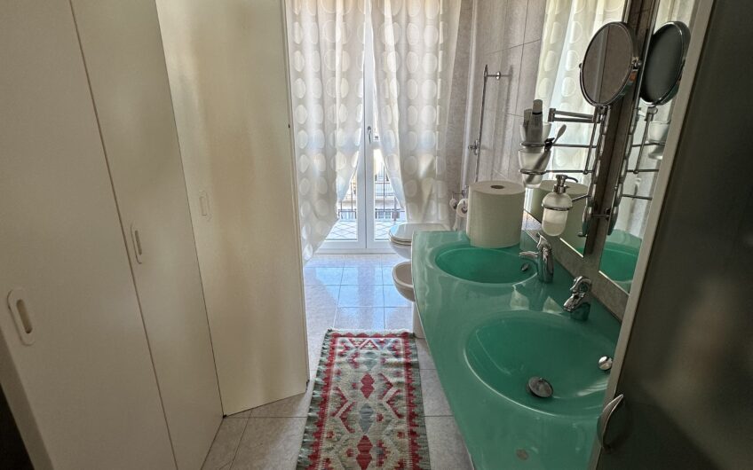 PAVIA PONTE COPERTO AD, ATTICO DI 180 RISTRUTTURATO , 4 LOCALI + 2 SERVIZI, TERRAZZO, CANTINA E POSTO AUTO EURO 700.000