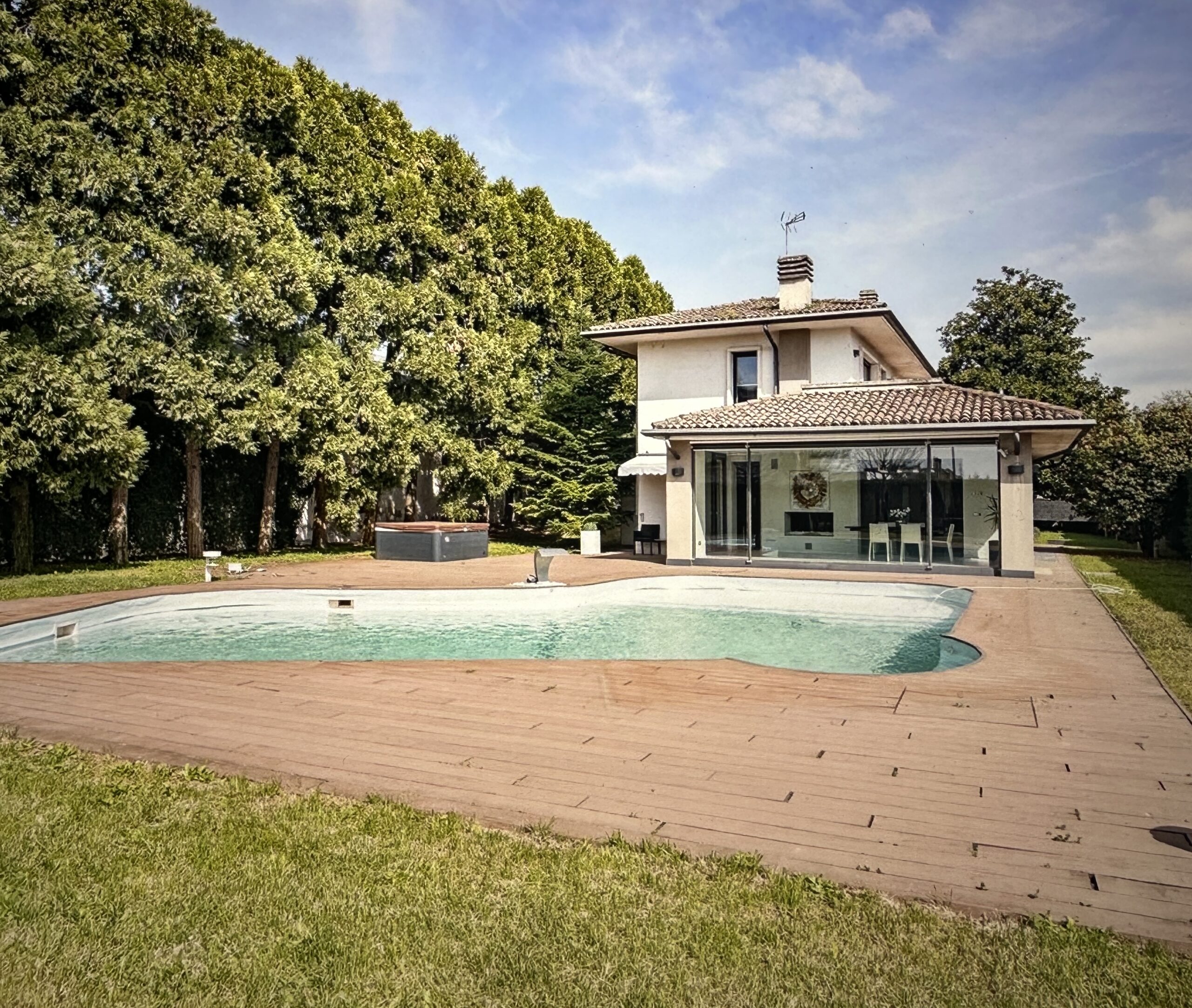 CAMPO CONI VILLA DI LUSSO DI AMPIA METRATURA CON PISCINA COPERTA E SCOPERTA, DOMOTICA, FOTOVOLTAICO, SAUNA, DEPENDANCE