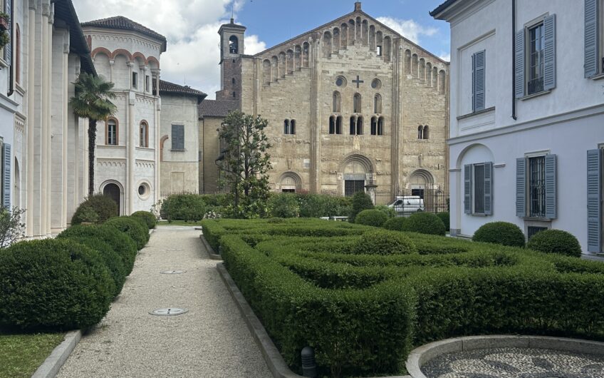 PAVIA PALAZZO ARNABOLDI APPRTAMENTO DI 3 LOCALI + SERVIZI CON GIARDINO PRIVATO VISTA SAN MICHELE EURO 680.000
