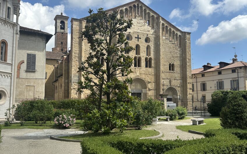 PAVIA PALAZZO ARNABOLDI APPRTAMENTO DI 3 LOCALI + SERVIZI CON GIARDINO PRIVATO VISTA SAN MICHELE EURO 680.000