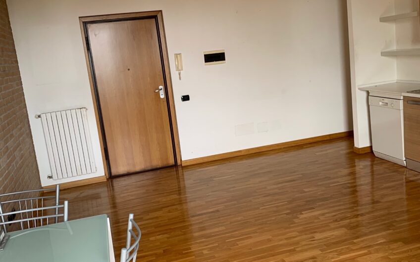 TRAVACO’ SICCOMARIO VIA CHIAVICA SIGNORILE E AMPIO BILOCALE CON CANTINA E BOX LIBERO FEBBRAIO 2026 EURO 150.000