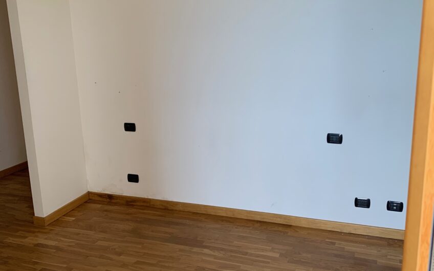 TRAVACO’ SICCOMARIO VIA CHIAVICA SIGNORILE E AMPIO BILOCALE CON CANTINA E BOX LIBERO FEBBRAIO 2026 EURO 150.000