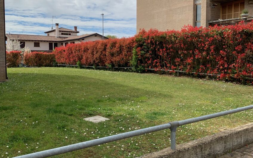 TRAVACO’ SICCOMARIO VIA CHIAVICA SIGNORILE E AMPIO BILOCALE CON CANTINA E BOX LIBERO FEBBRAIO 2026 EURO 150.000