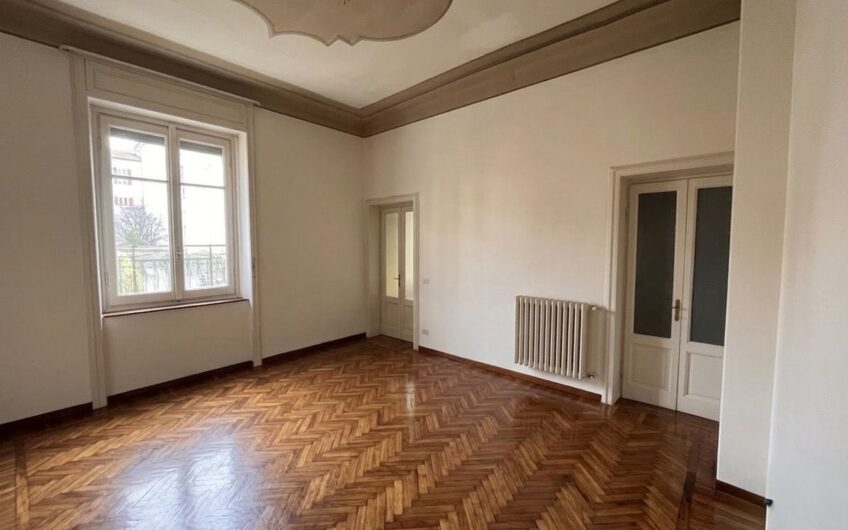 PAVIA PALAZZO ARNABOLDI APPARTAMENTO DI 3 LOCALI + SERVIZI CON GIARDINO PRIVATO VISTA SAN MICHELE EURO 650.000 ribassato