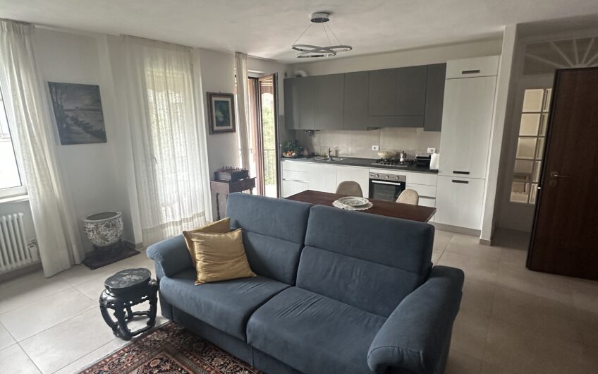 PAVIA VIA CHIOZZO AFFITTASI SIGNORILE BILOCALE RISTRUTTURATO E ARREDATO CON BOX EURO 1.000 MESE
