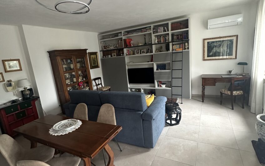 PAVIA VIA CHIOZZO AFFITTASI SIGNORILE BILOCALE RISTRUTTURATO E ARREDATO CON BOX EURO 1.000 MESE