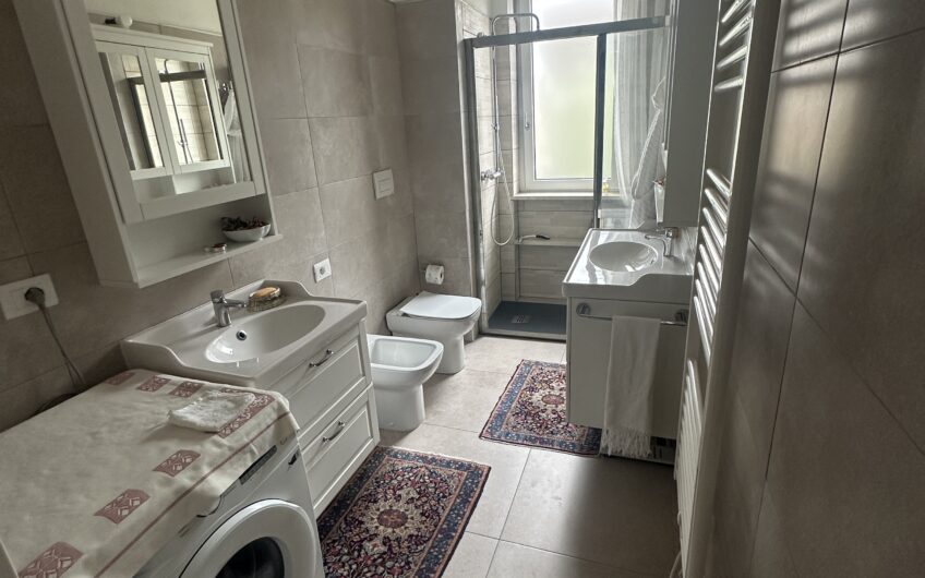 PAVIA VIA CHIOZZO AFFITTASI SIGNORILE BILOCALE RISTRUTTURATO E ARREDATO CON BOX EURO 1.000 MESE