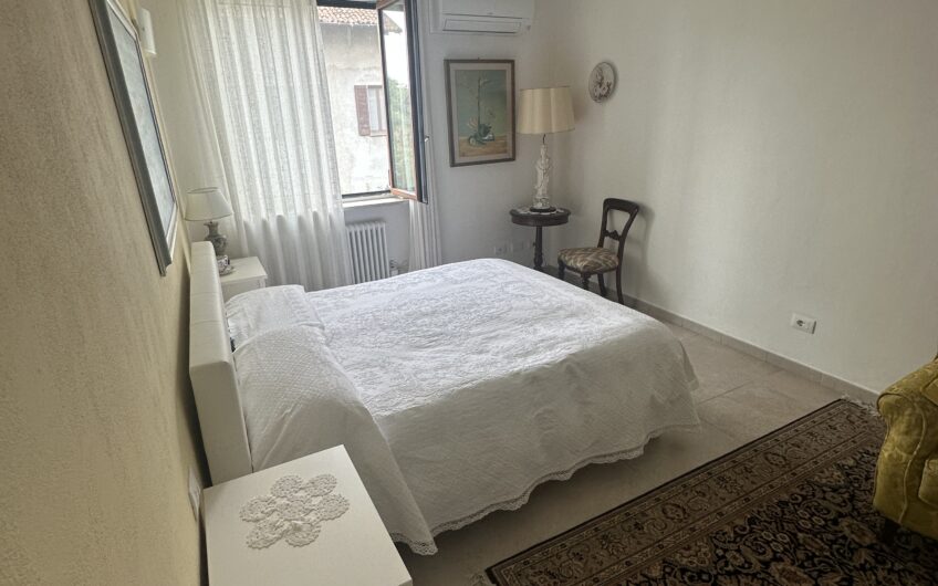PAVIA VIA CHIOZZO AFFITTASI SIGNORILE BILOCALE RISTRUTTURATO E ARREDATO CON BOX EURO 1.000 MESE