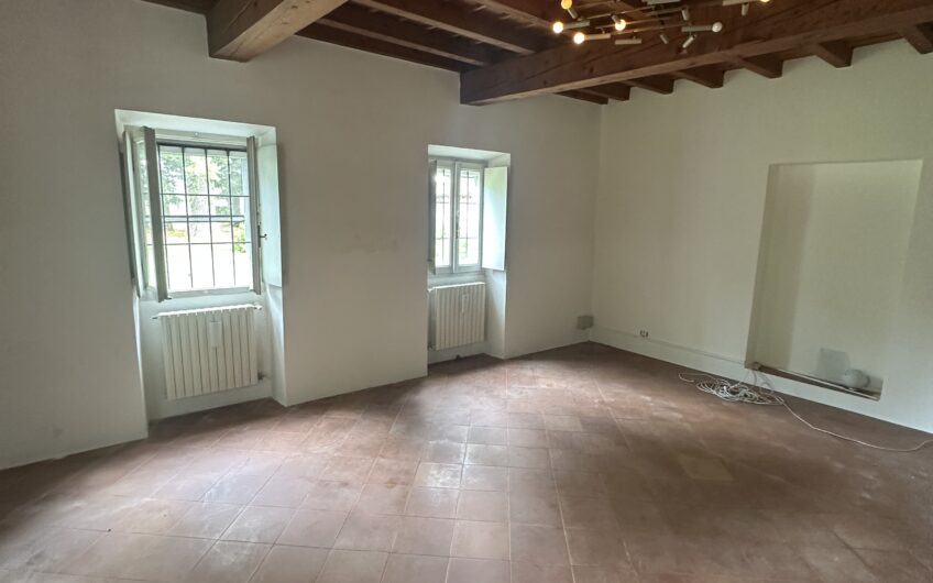 PAVIA CA’ DELLA TERRA VENDESI PORZIONE DI CASCINA STORICA DI 200 MQ CON GIARDINO E BOX DOPPIO EURO 280.000