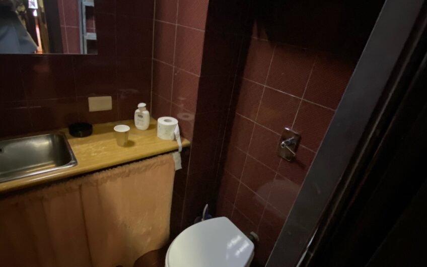 PAVIA PIAZZA VITTORIA VENDESI MURI DI NEGOZIO CON CANTINA E CASSAFORTE, MQ 45 EURO 170.000