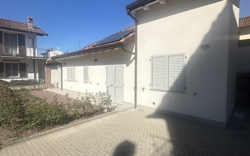 PAVIA VIA OLEVANO AFFITTASI VILLA DI 2 LOCALI + SERVIZI, SOPPALCO, GIARDINO E POSTO AUTO EURO 1.000 MESE