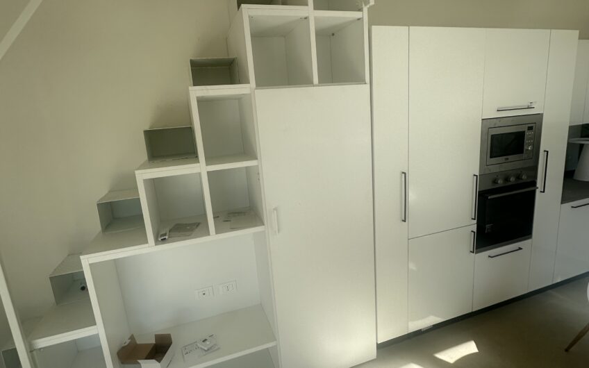 PAVIA VIA OLEVANO AFFITTASI VILLA DI 2 LOCALI + SERVIZI, SOPPALCO, GIARDINO E POSTO AUTO EURO 1.000 MESE
