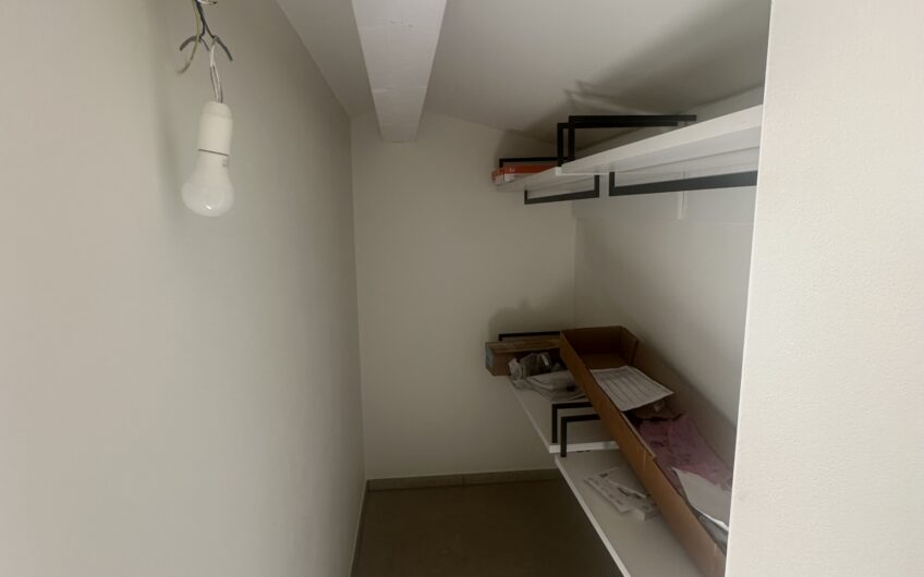 PAVIA VIA OLEVANO AFFITTASI VILLA DI 2 LOCALI + SERVIZI, SOPPALCO, GIARDINO E POSTO AUTO EURO 1.000 MESE