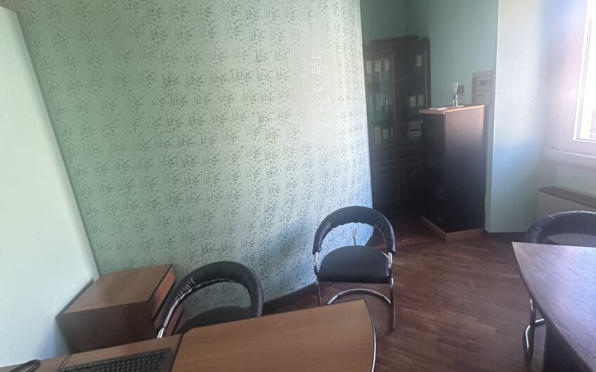 PAVIA CORSO CAVOUR VENDESI UFFICIO 105 MQ CON POSS. CAMBIO USO EURO 230.000 TRATTABILI