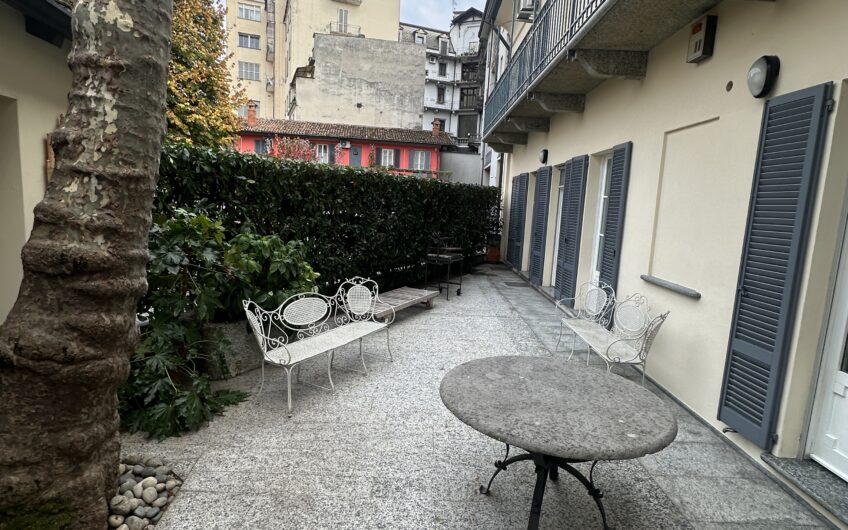 PAVIA VIALE MATTEOTTI AD. CASA SEMINDIPENDENTE CON 4 LOCALI + 3 SERVIZI, TAVERNA, GIARDINO E 4 BOX EURO 1.200.000