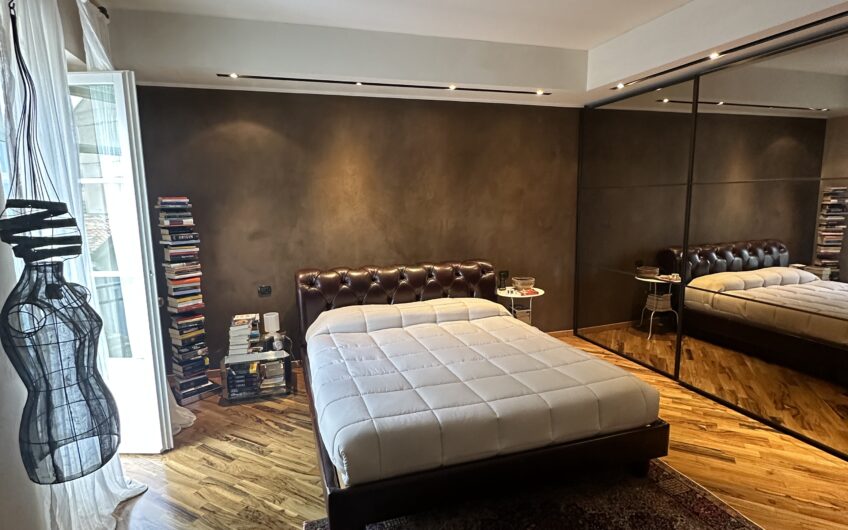 PAVIA VIALE MATTEOTTI AD. CASA SEMINDIPENDENTE CON 4 LOCALI + 3 SERVIZI, TAVERNA, GIARDINO E 4 BOX EURO 1.200.000