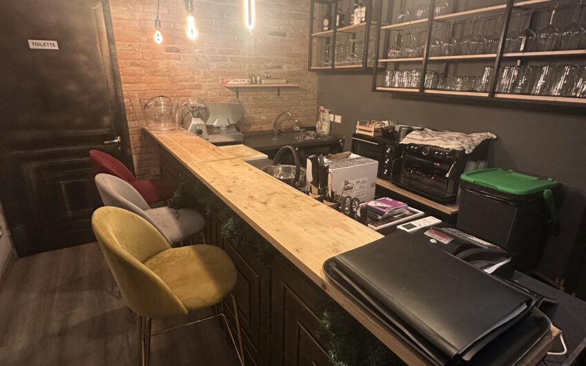 PAVIA CORSO STRADA NUOVA CEDESI BAR RISTRUTTURATO EURO 30.000