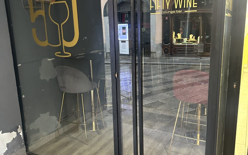 PAVIA CORSO STRADA NUOVA CEDESI BAR RISTRUTTURATO EURO 30.000