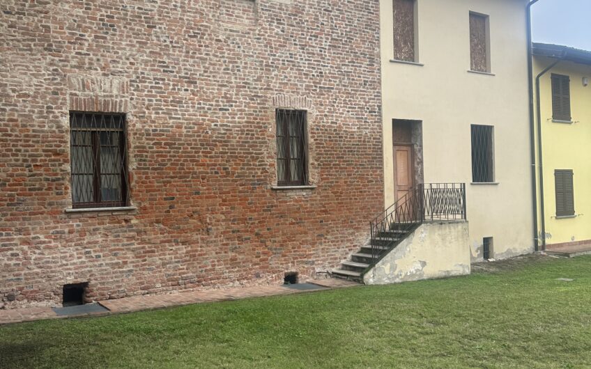 PAVIA VIA FRANCANA CASA SEMINDIPENDENTE DI 300 MQ DA RISTRUTTURARE IN EDIFICIO STORICO, AMPIO BOX, EURO 300.000