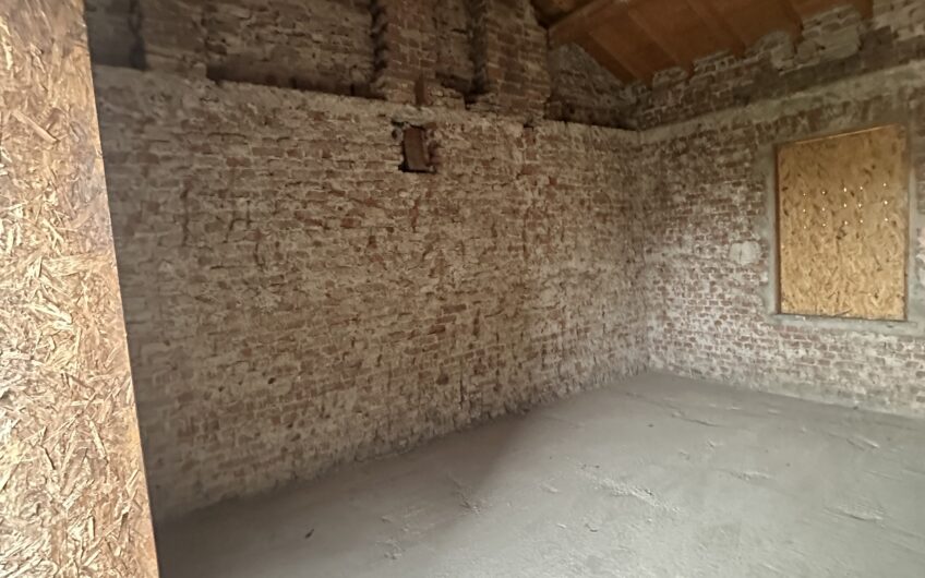 PAVIA VIA FRANCANA CASA SEMINDIPENDENTE DI 300 MQ DA RISTRUTTURARE IN EDIFICIO STORICO, AMPIO BOX, EURO 300.000
