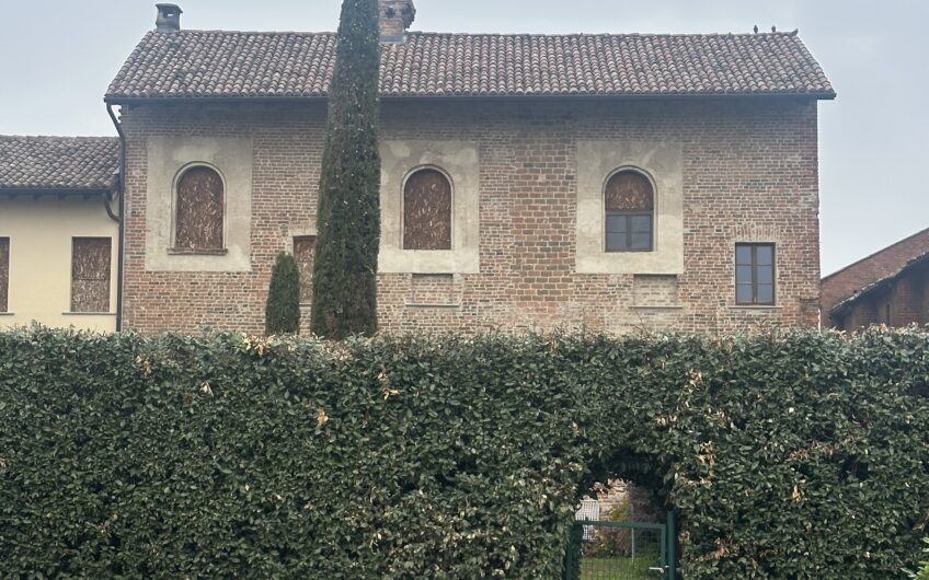 PAVIA VIA FRANCANA CASA SEMINDIPENDENTE DI 300 MQ DA RISTRUTTURARE IN EDIFICIO STORICO, AMPIO BOX, EURO 300.000