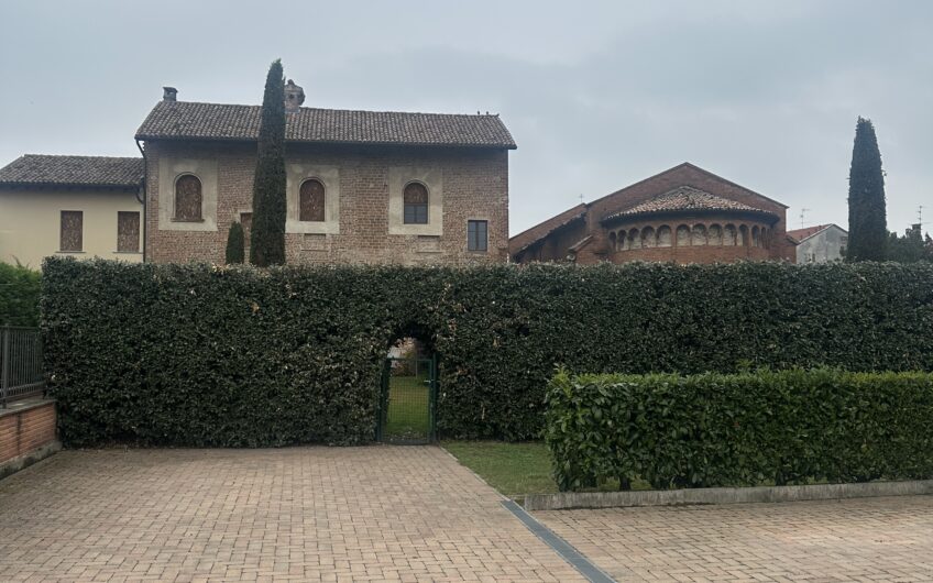 PAVIA VIA FRANCANA CASA SEMINDIPENDENTE DI 300 MQ DA RISTRUTTURARE IN EDIFICIO STORICO, AMPIO BOX, EURO 300.000