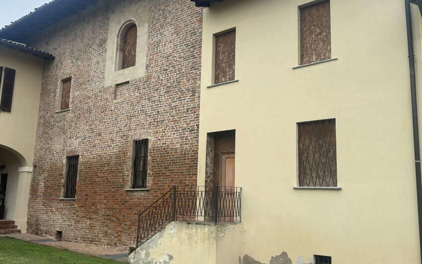 PAVIA VIA FRANCANA CASA SEMINDIPENDENTE DI 300 MQ DA RISTRUTTURARE IN EDIFICIO STORICO, AMPIO BOX, EURO 300.000