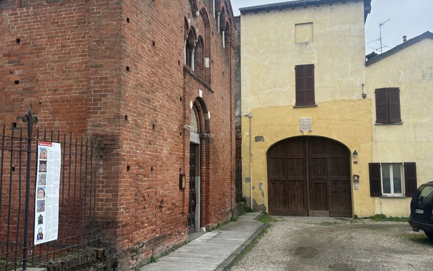 PAVIA VIA FRANCANA CASA SEMINDIPENDENTE DI 300 MQ DA RISTRUTTURARE IN EDIFICIO STORICO, AMPIO BOX, EURO 300.000