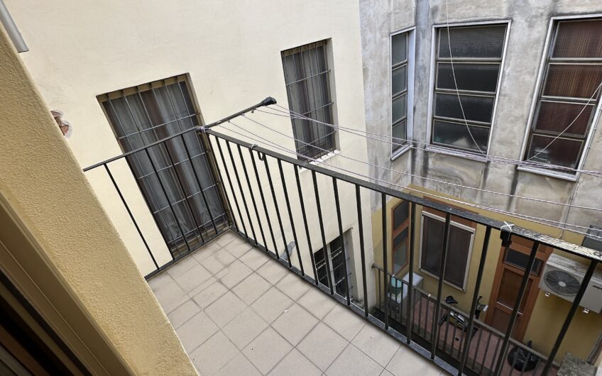 PAVIA CORSO CAVOUR AD. AFFITTASI AMPIO BILOCALE CON CUCINA ABITABILE EURO 800 MESE + 50 SPESE PER STUDENTI