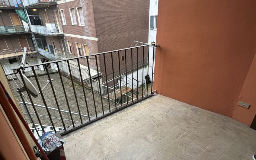 PAVIA PORTA CALCINARA AMPIO BILOCALE 88 MQ CON CUCINA ABITABILE, TERRAZZINO, ARREDATO, CANTINA EURO 210.000