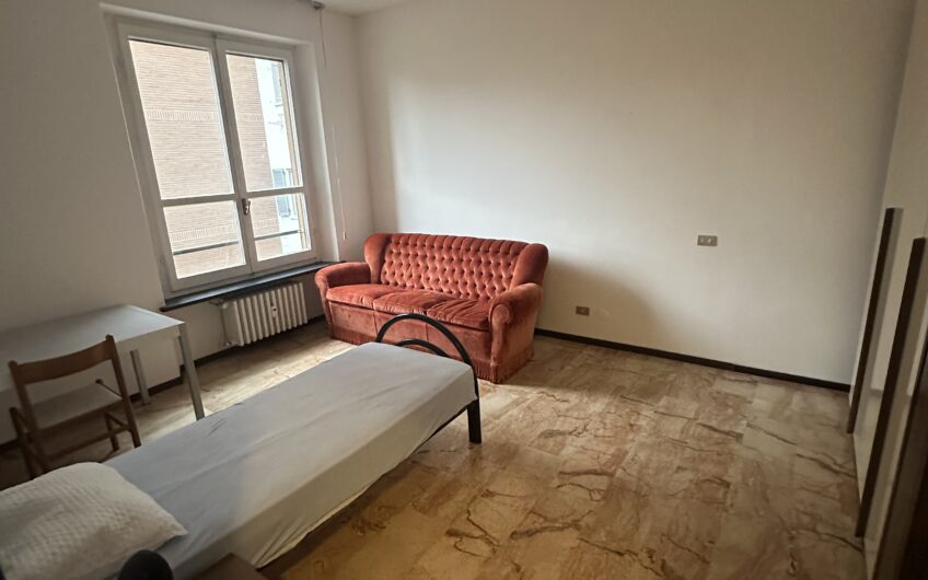 PAVIA PORTA CALCINARA AMPIO BILOCALE 88 MQ CON CUCINA ABITABILE, TERRAZZINO, ARREDATO, CANTINA EURO 210.000