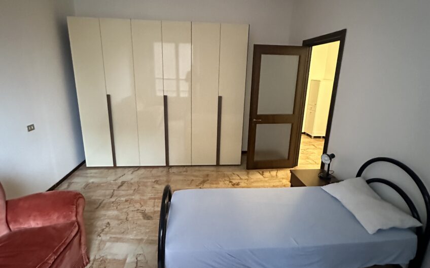 PAVIA PORTA CALCINARA AMPIO BILOCALE 88 MQ CON CUCINA ABITABILE, TERRAZZINO, ARREDATO, CANTINA EURO 210.000