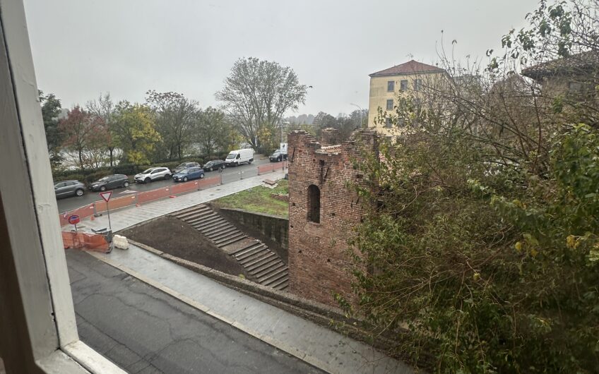 PAVIA PORTA CALCINARA AMPIO BILOCALE 88 MQ CON CUCINA ABITABILE, TERRAZZINO, ARREDATO, CANTINA EURO 210.000