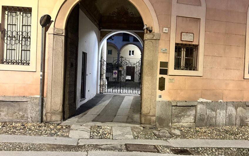 PAVIA VIA CARPANELLI AFFITTASI 3 LOCALI + SERVIZI ARREDATO EURO 800 + 50 SPESE