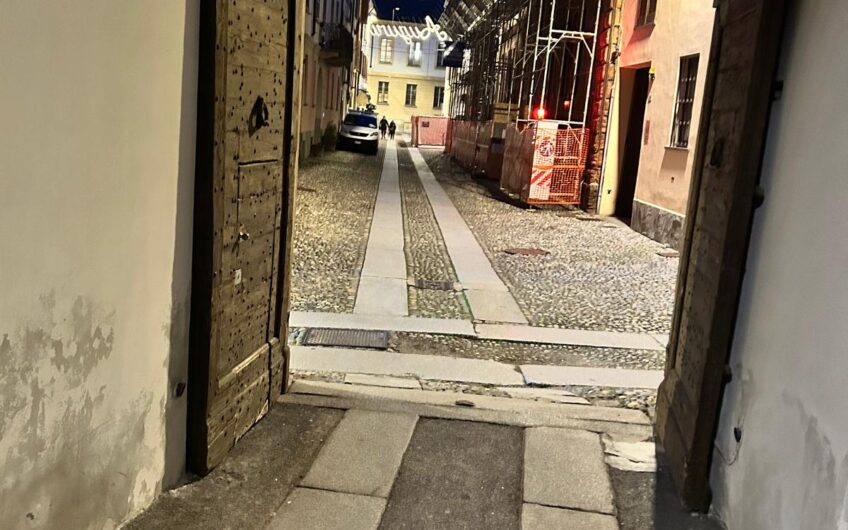 PAVIA VIA CARPANELLI AFFITTASI 3 LOCALI + SERVIZI ARREDATO EURO 800 + 50 SPESE