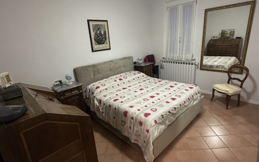 pavia via Mirabello ampio Bilocale RISTRUTTURATO con box e giardino EURO 140.000