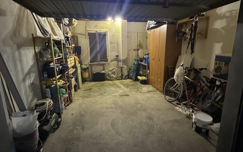 pavia via Mirabello ampio Bilocale RISTRUTTURATO con box e giardino EURO 140.000