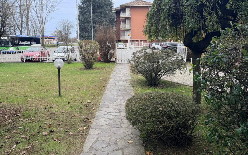 PAVIA VIA AMENDOLA 4 LOCALI + 2 SERVIZI RISTRUTTURATO, 3 TERRAZZI, CANTINA, BOX DOPPIO E ORTO. EURO 230.000