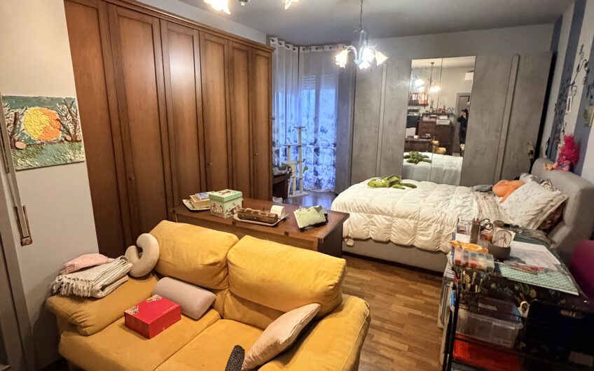 PAVIA VIA AMENDOLA 4 LOCALI + 2 SERVIZI RISTRUTTURATO, 3 TERRAZZI, CANTINA, BOX DOPPIO E ORTO. EURO 230.000