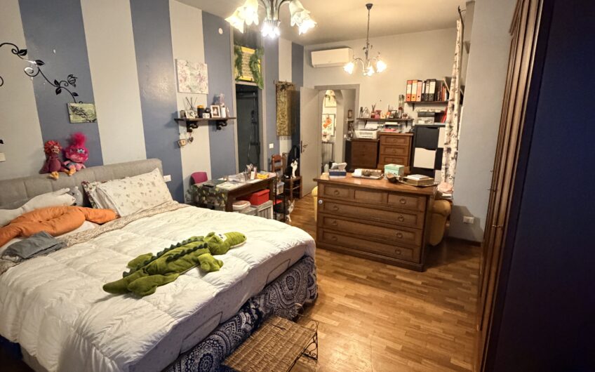 PAVIA VIA AMENDOLA 4 LOCALI + 2 SERVIZI RISTRUTTURATO, 3 TERRAZZI, CANTINA, BOX DOPPIO E ORTO. EURO 230.000